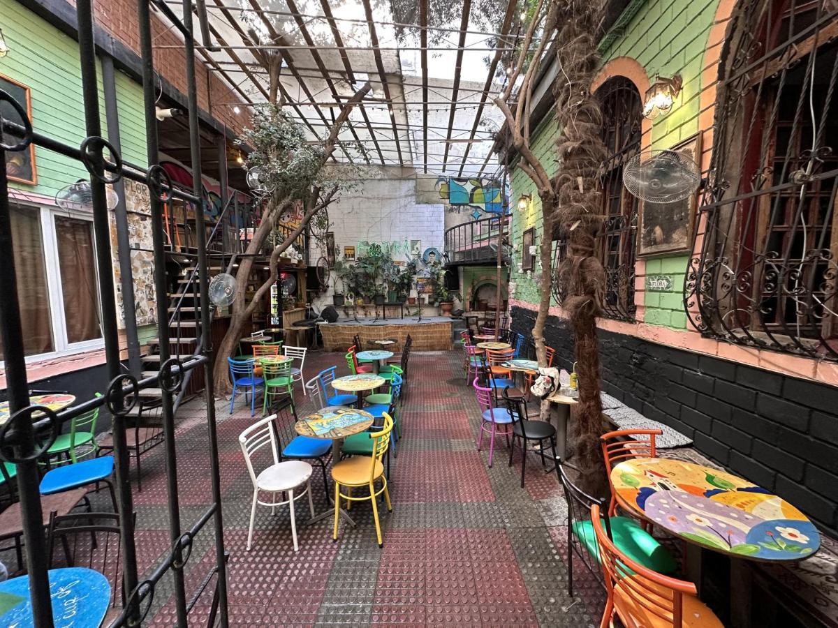 Flora Music & Art Hostel Баку Экстерьер фото